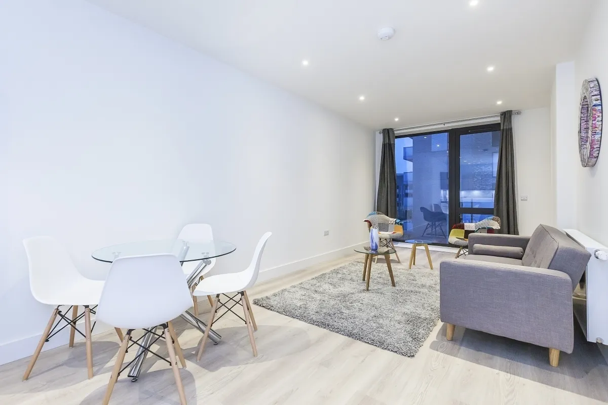 2 bed flat for sale — Valencia Close, London, E14