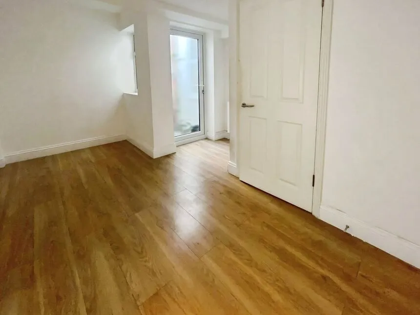 Wellington Road, London, E7, photo 5