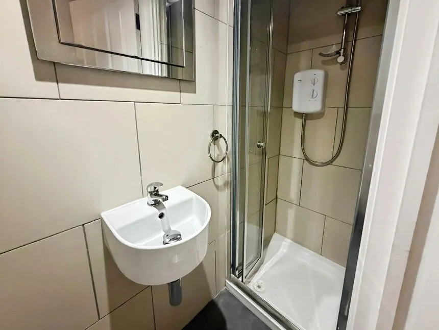 Wellington Road, London, E7, photo 7