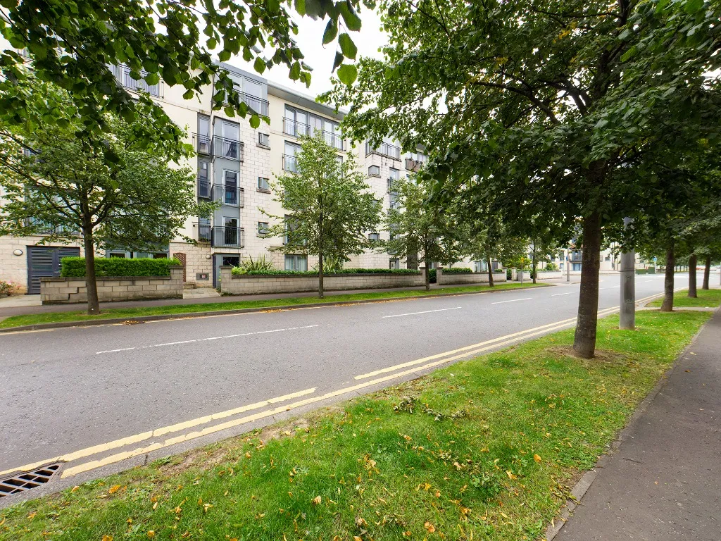 2 bed flat to rent, Waterfront Park, Granton, EH5