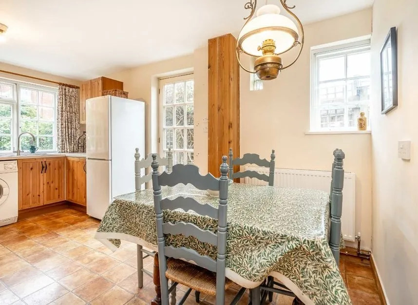 Station Road, Hampton, TW12, photo 5
