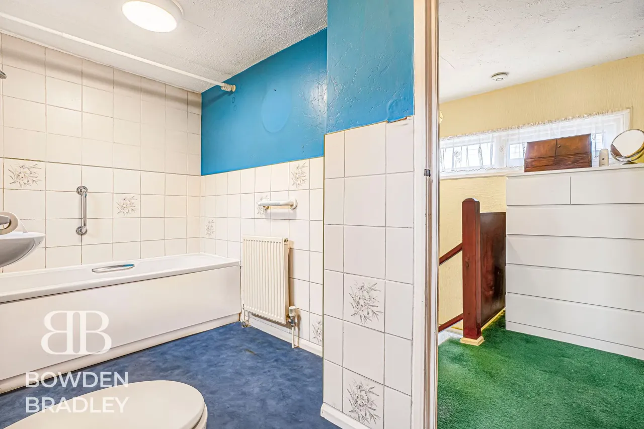 Fullwell Avenue, Clayhall, IG5, photo 9