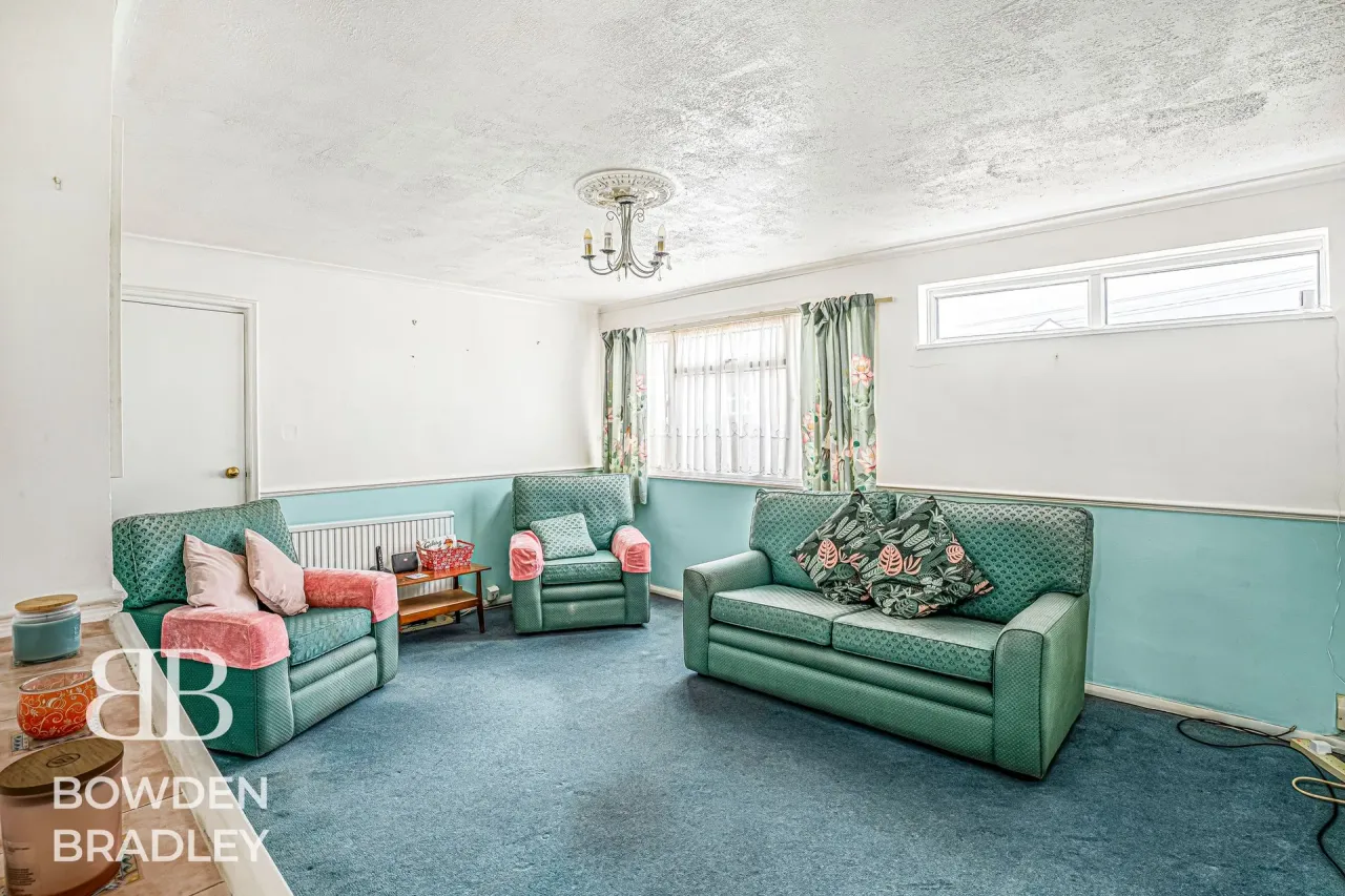 Fullwell Avenue, Clayhall, IG5, photo 23