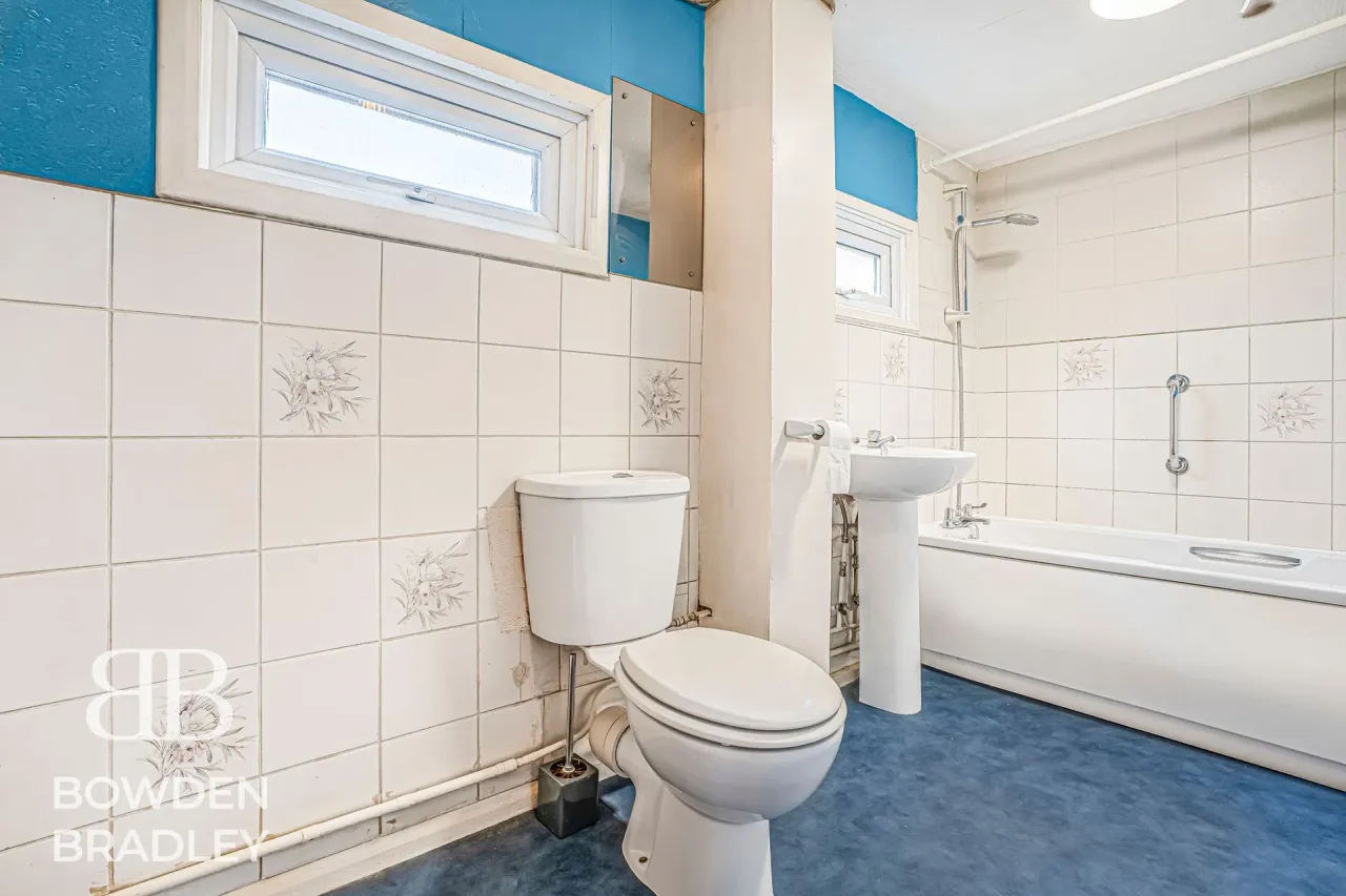 Fullwell Avenue, Clayhall, IG5, photo 31
