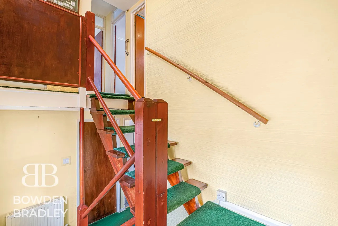 Fullwell Avenue, Clayhall, IG5, photo 33