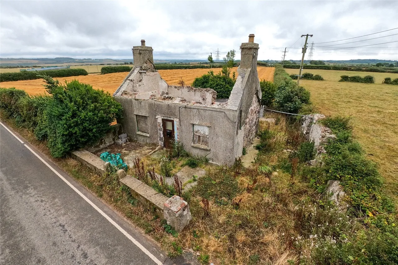 Maenaddwyn, Llannerch-y-Medd, photo 2