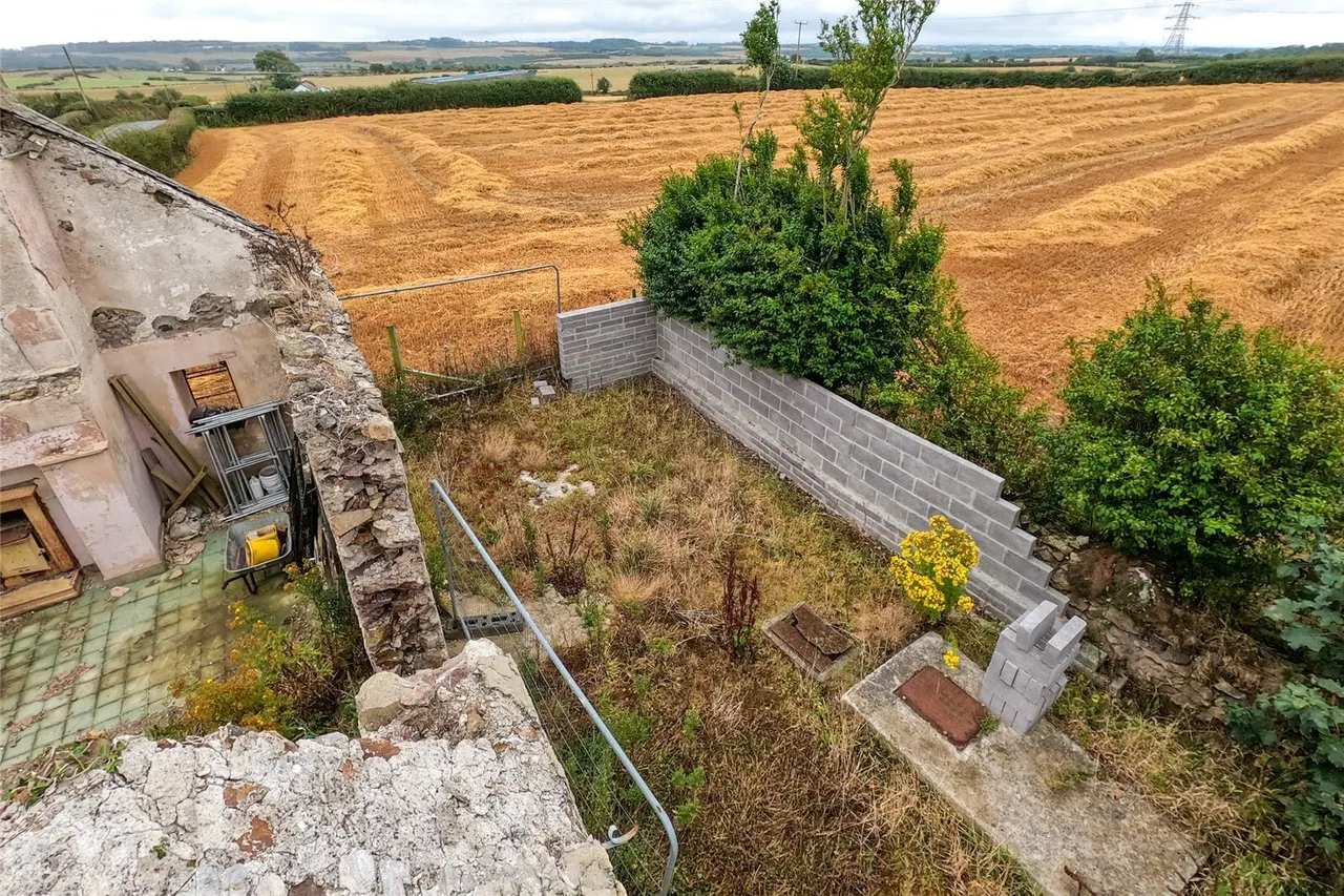 Maenaddwyn, Llannerch-y-Medd, photo 4