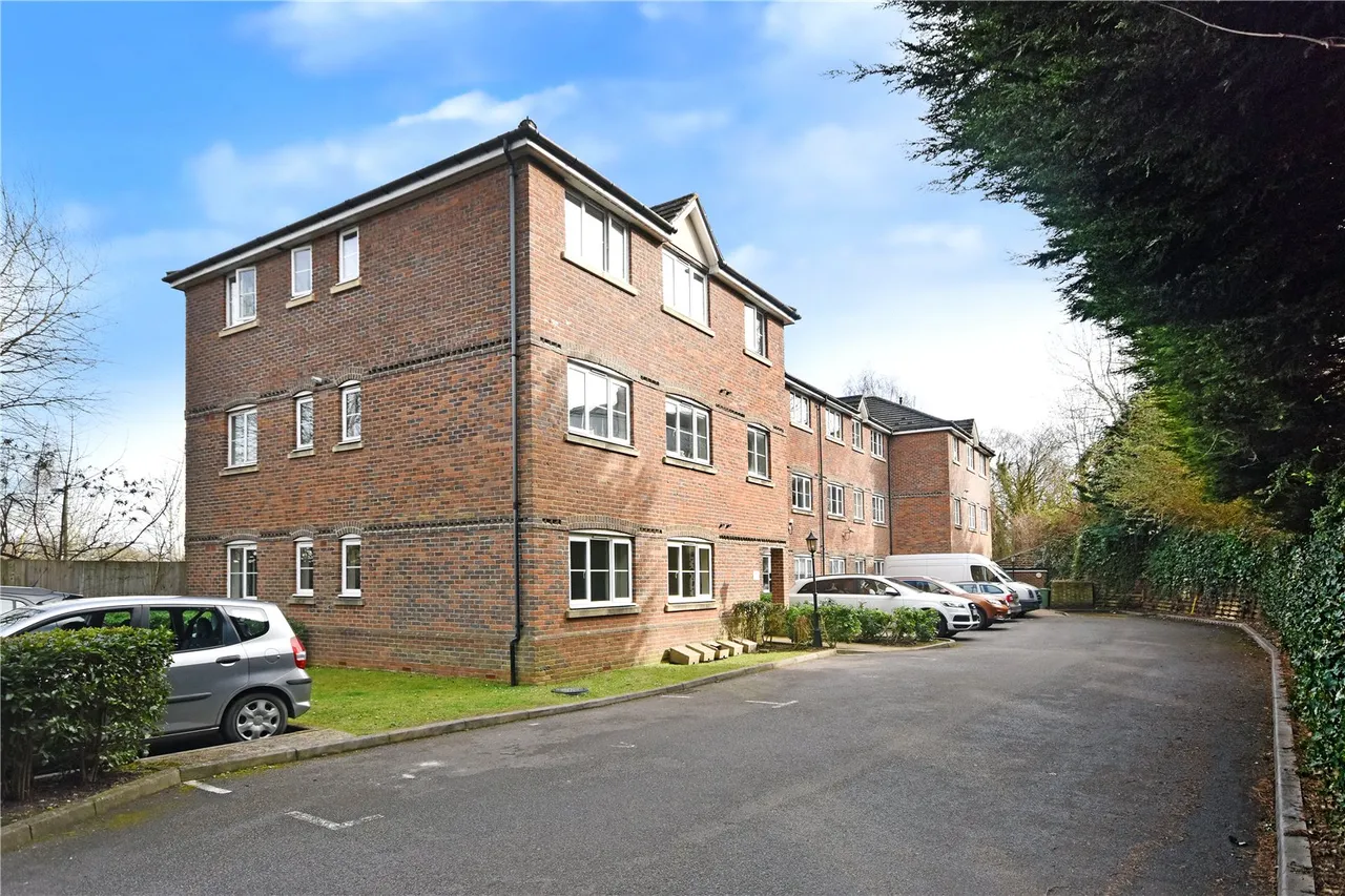 2 bed flat for sale, Earlswood, Redhill, RH1