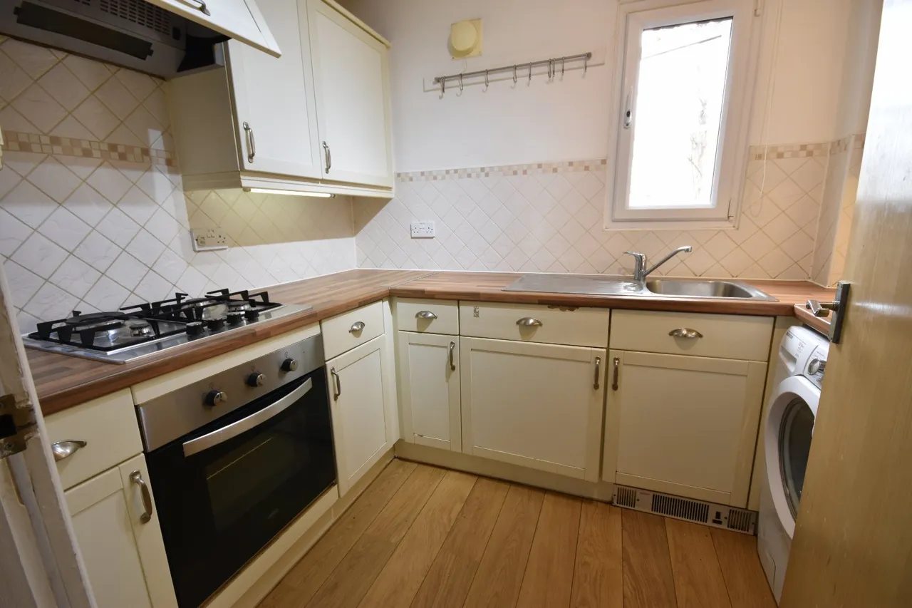 Earlswood, Redhill, RH1, photo 5