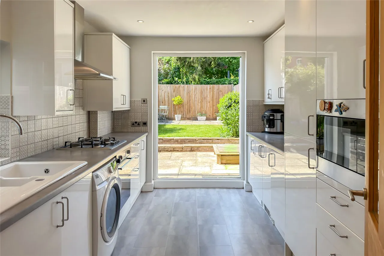 Ladysmith Road, St. Albans, Hertfordshire, AL3 5PZ, photo 3