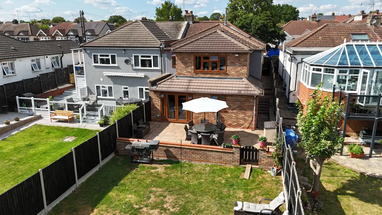 3 bed house for sale, Ingreway, Harold Park, RM3