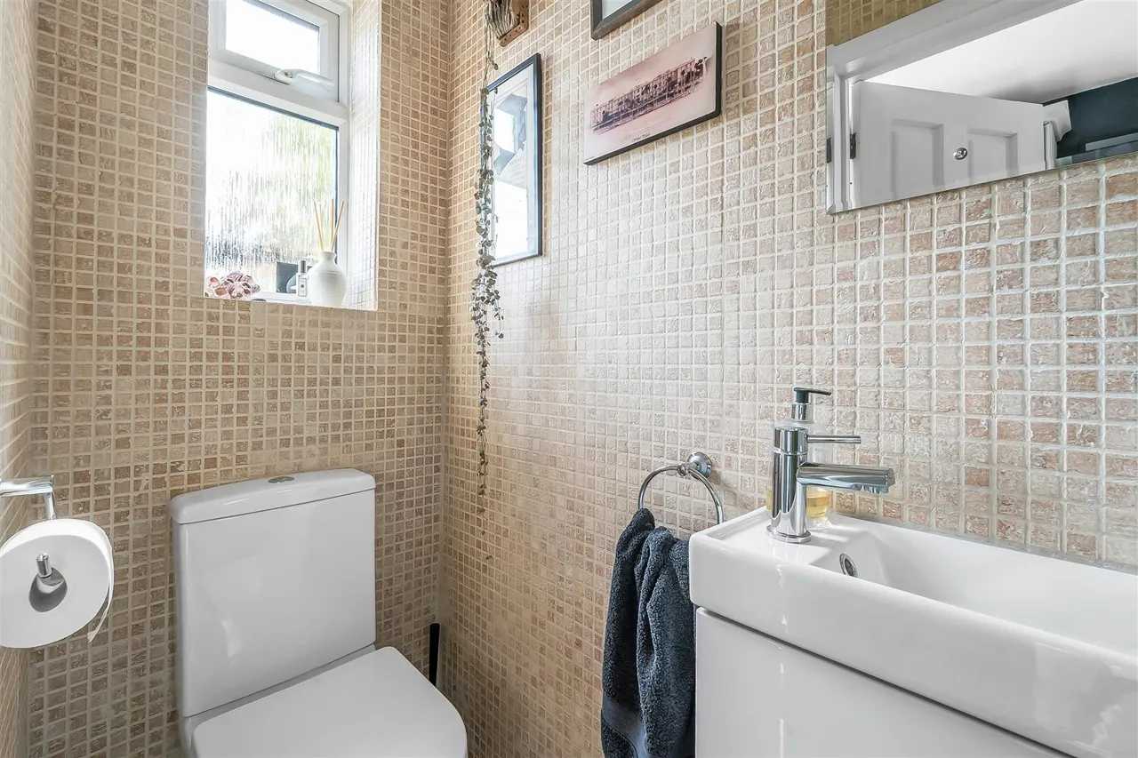 Lodge Road, Fetcham, KT22, photo 8