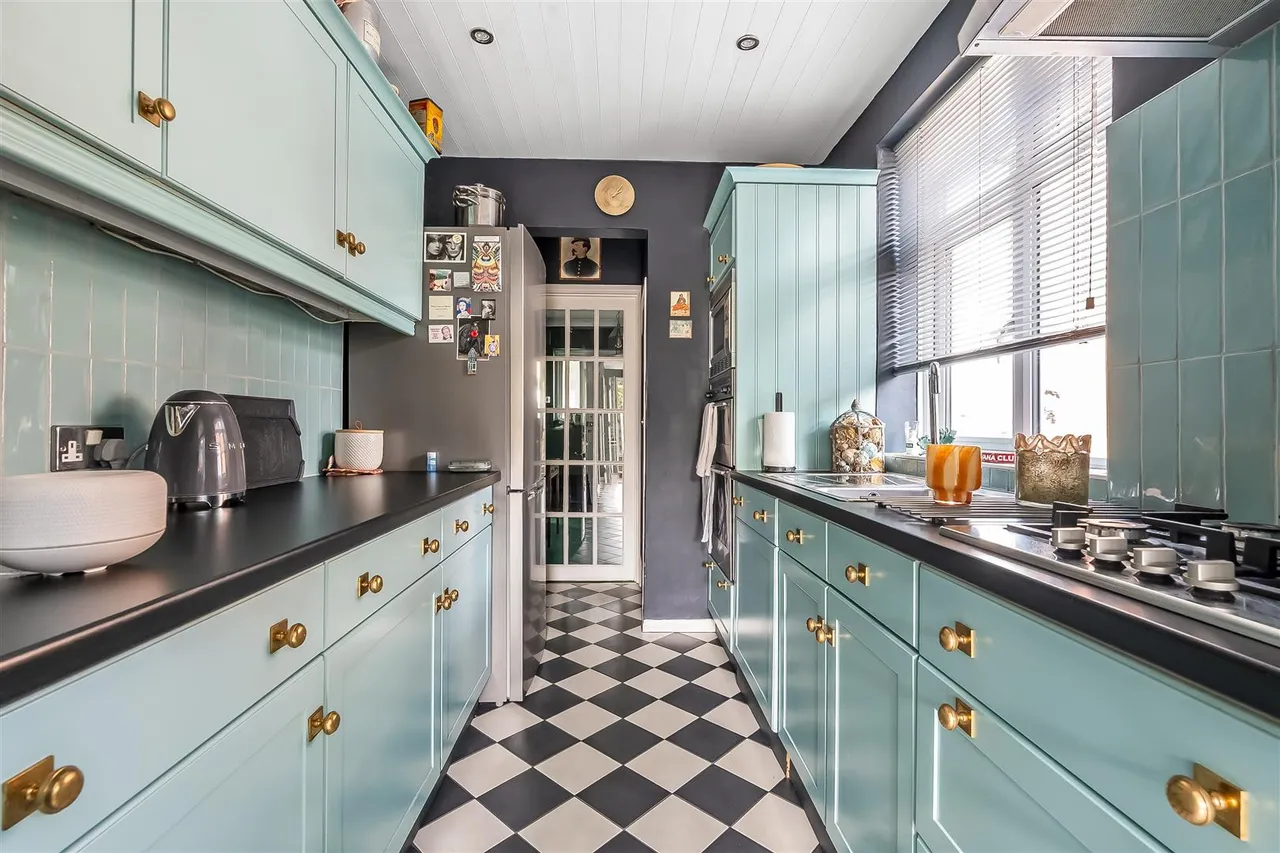 Lodge Road, Fetcham, KT22, photo 6
