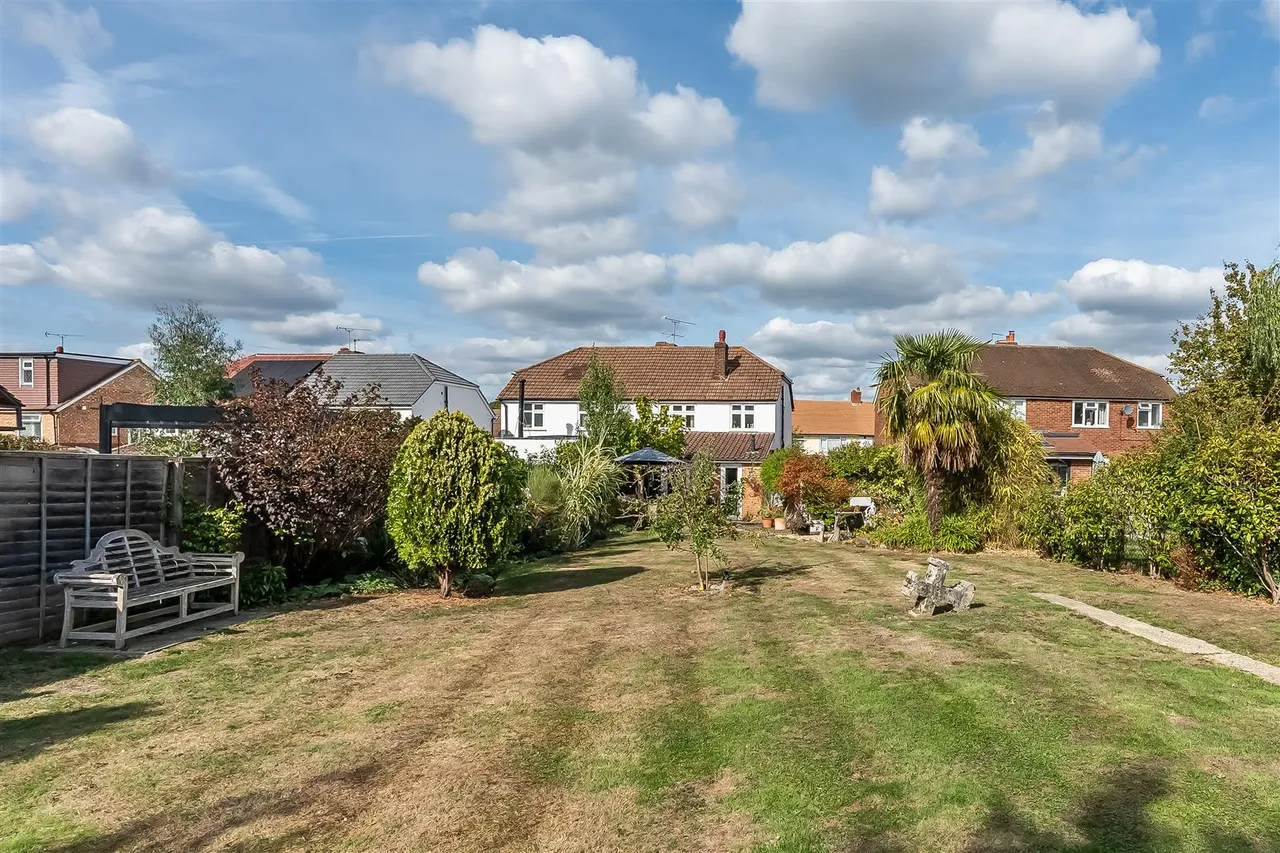 Lodge Road, Fetcham, KT22, photo 15