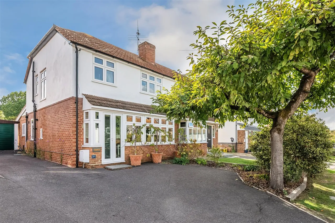 3 bed house for sale, Lodge Road, Fetcham, KT22