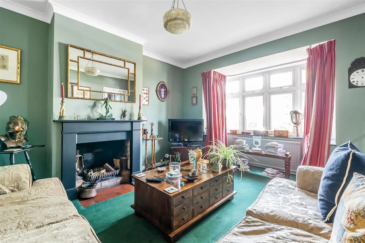 Lodge Road, Fetcham, KT22, photo 4