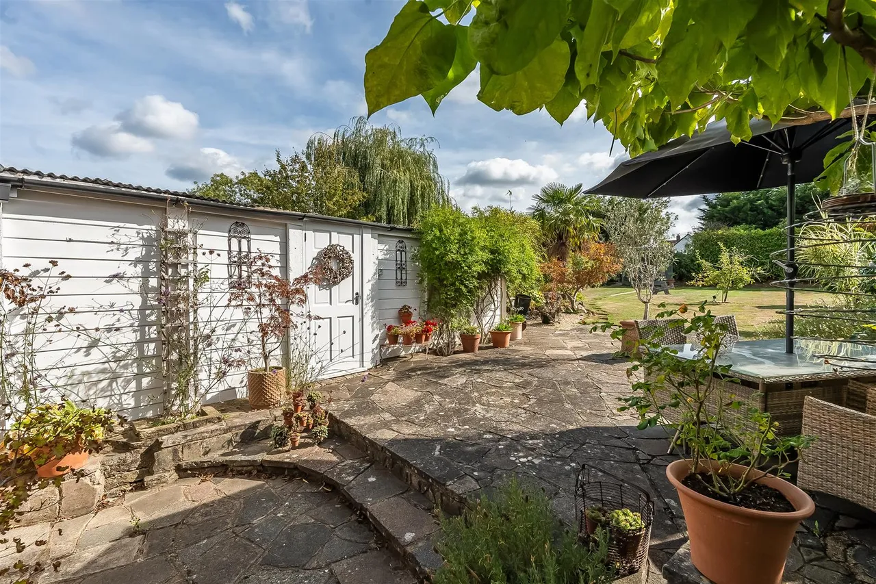 Lodge Road, Fetcham, KT22, photo 14