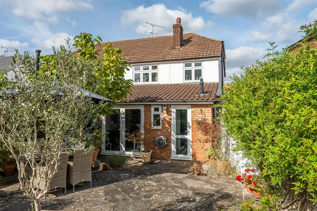 Lodge Road, Fetcham, KT22, photo 16