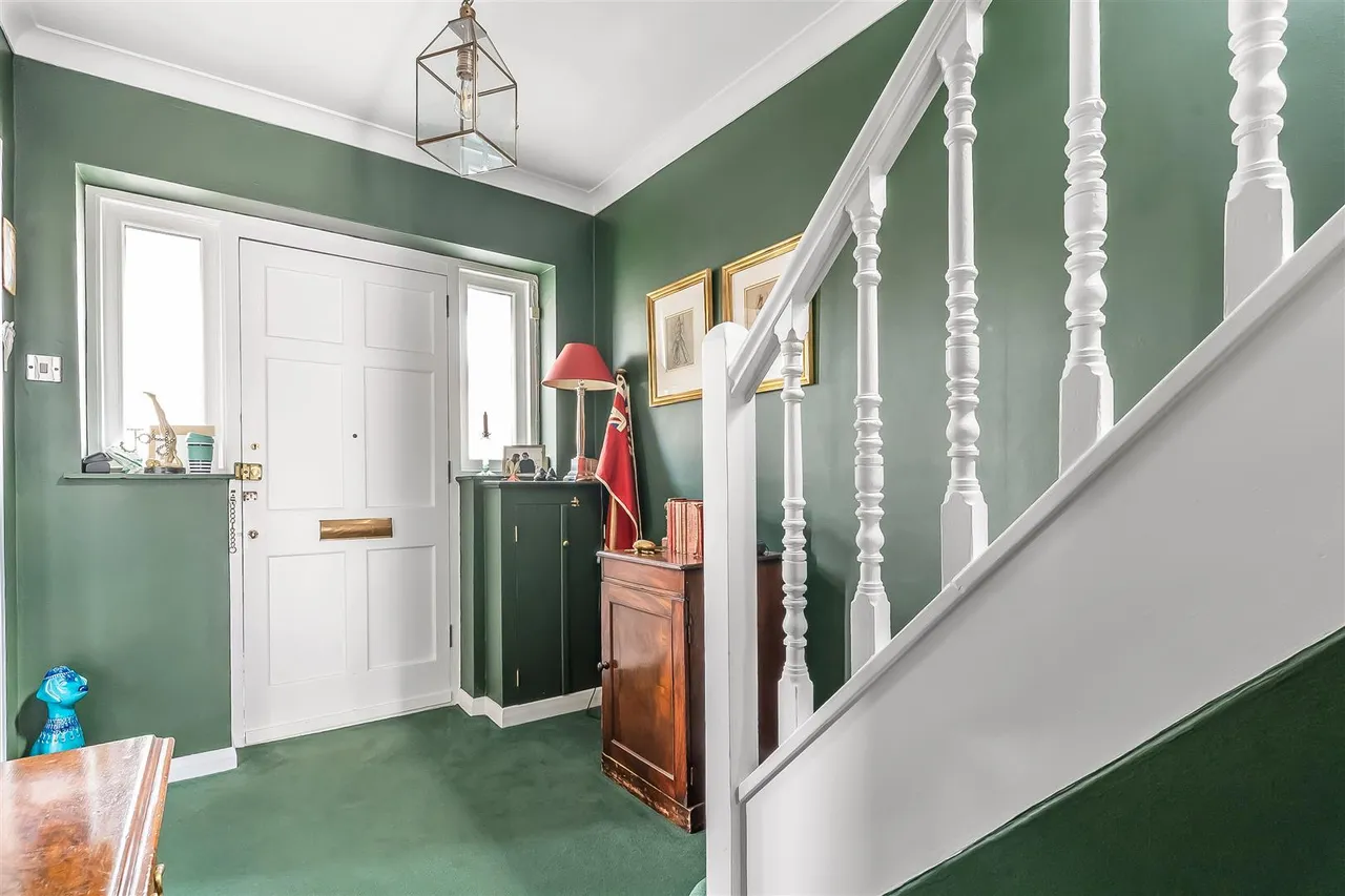 Lodge Road, Fetcham, KT22, photo 9