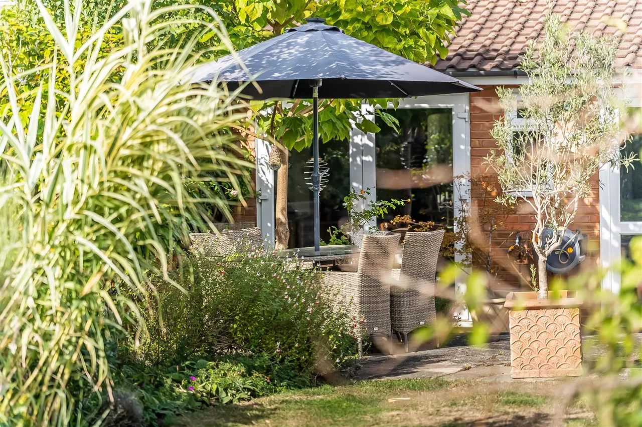 Lodge Road, Fetcham, KT22, photo 17