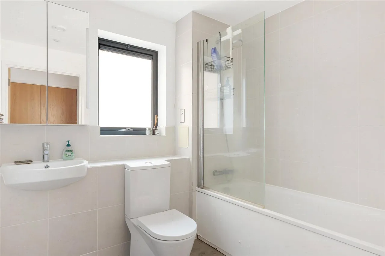 Bourbon Road, London, SW9, photo 6
