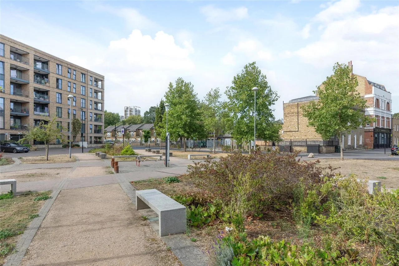 Bourbon Road, London, SW9, photo 14