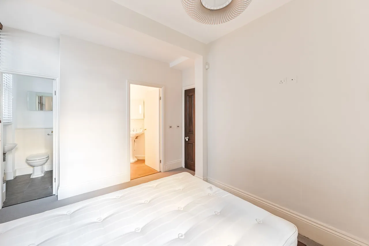 Flat 4, Cadogan Court Gardens, 1 D'Oyley Street, London, photo 11