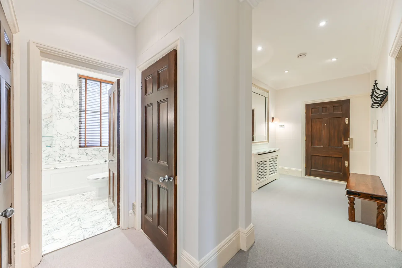 Flat 4, Cadogan Court Gardens, 1 D'Oyley Street, London, photo 4