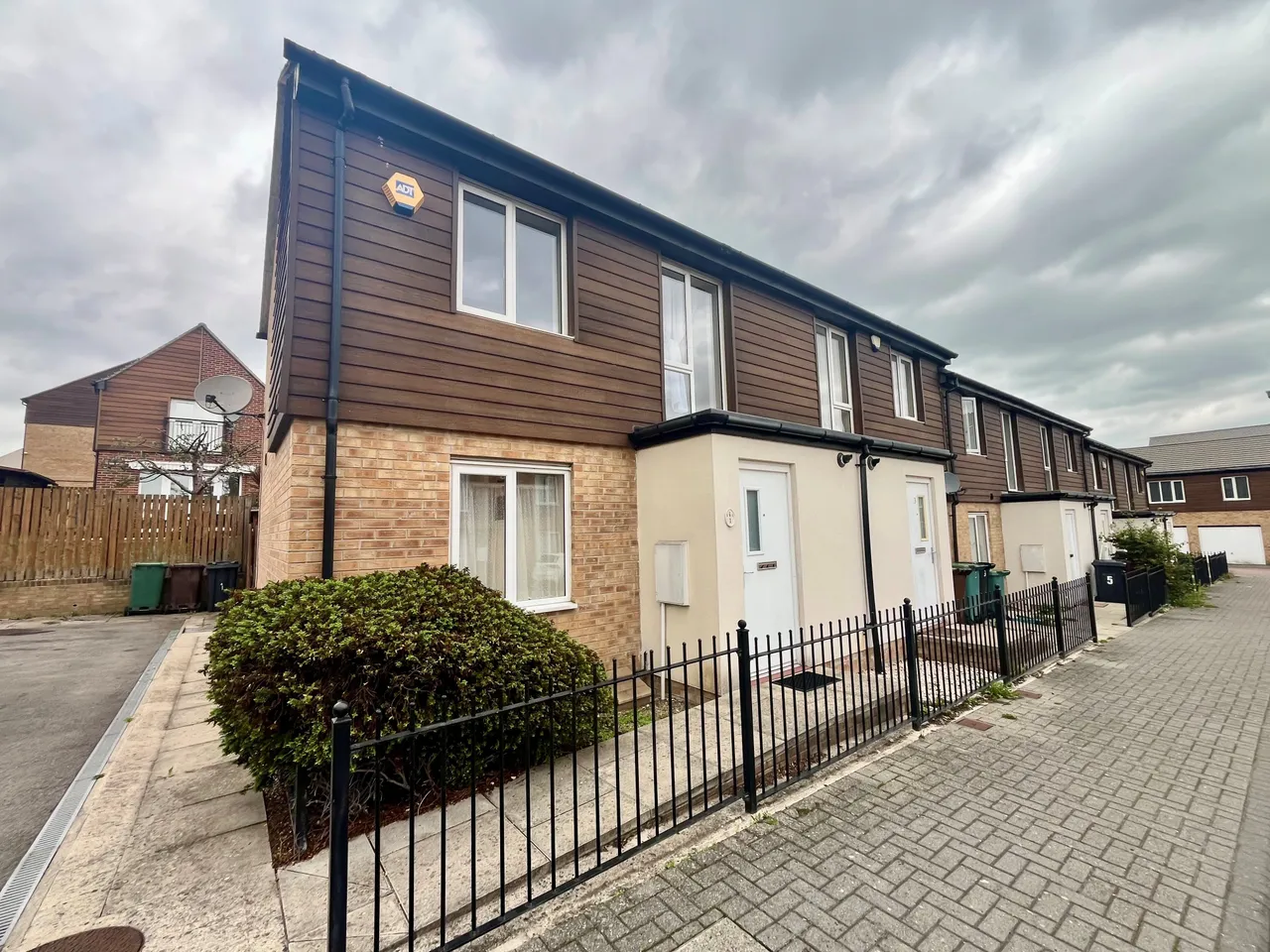 2 bed property to rent, Oaklands Court, LS8