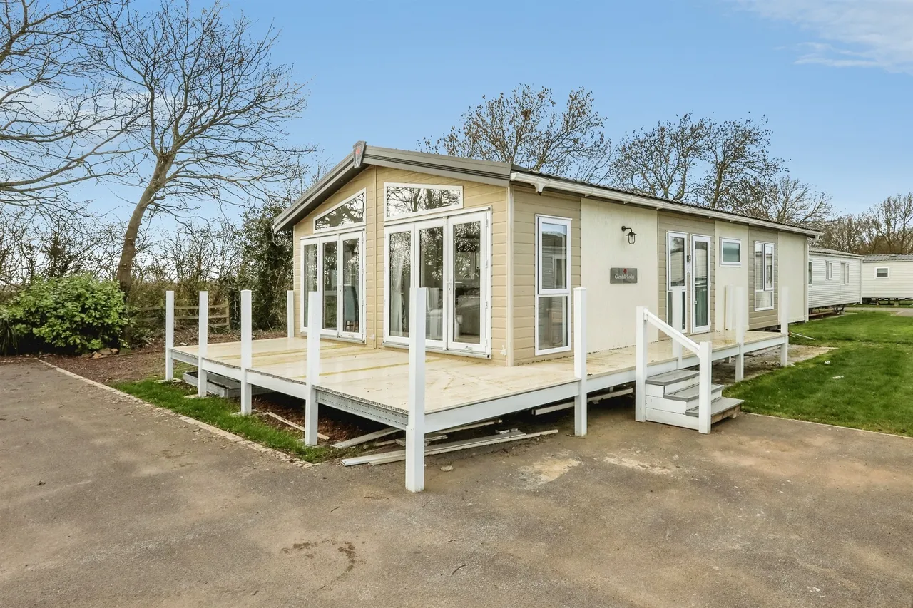 2 bed park home for sale — Manor House, Church Laneham, Retford