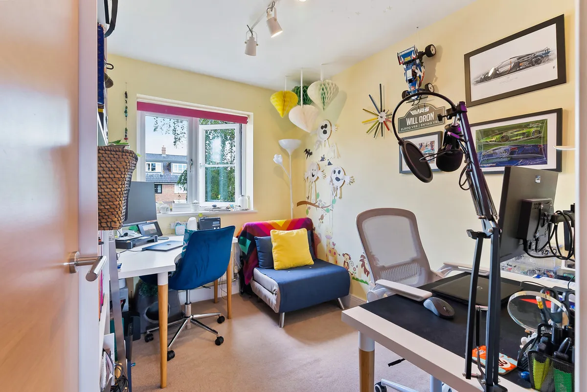 Ambleside Avenue, Walton-on-thames, KT12, photo 16