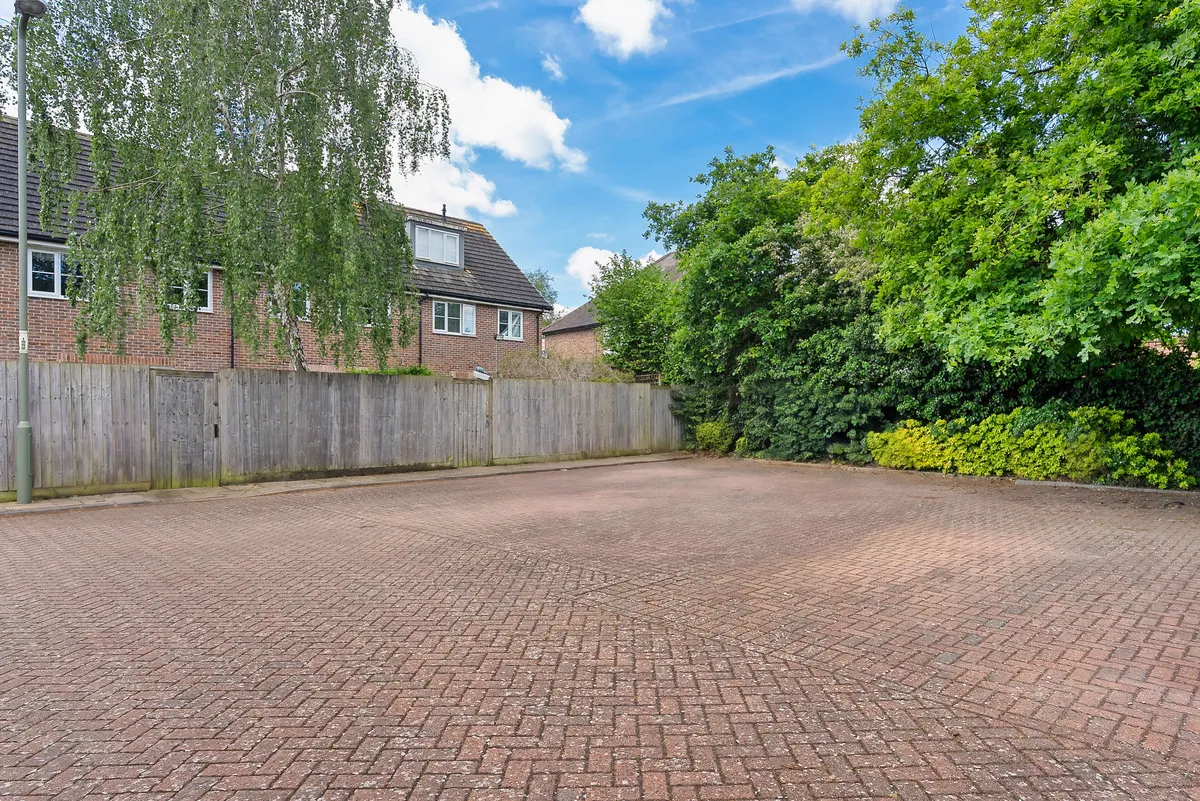 Ambleside Avenue, Walton-on-thames, KT12, photo 18