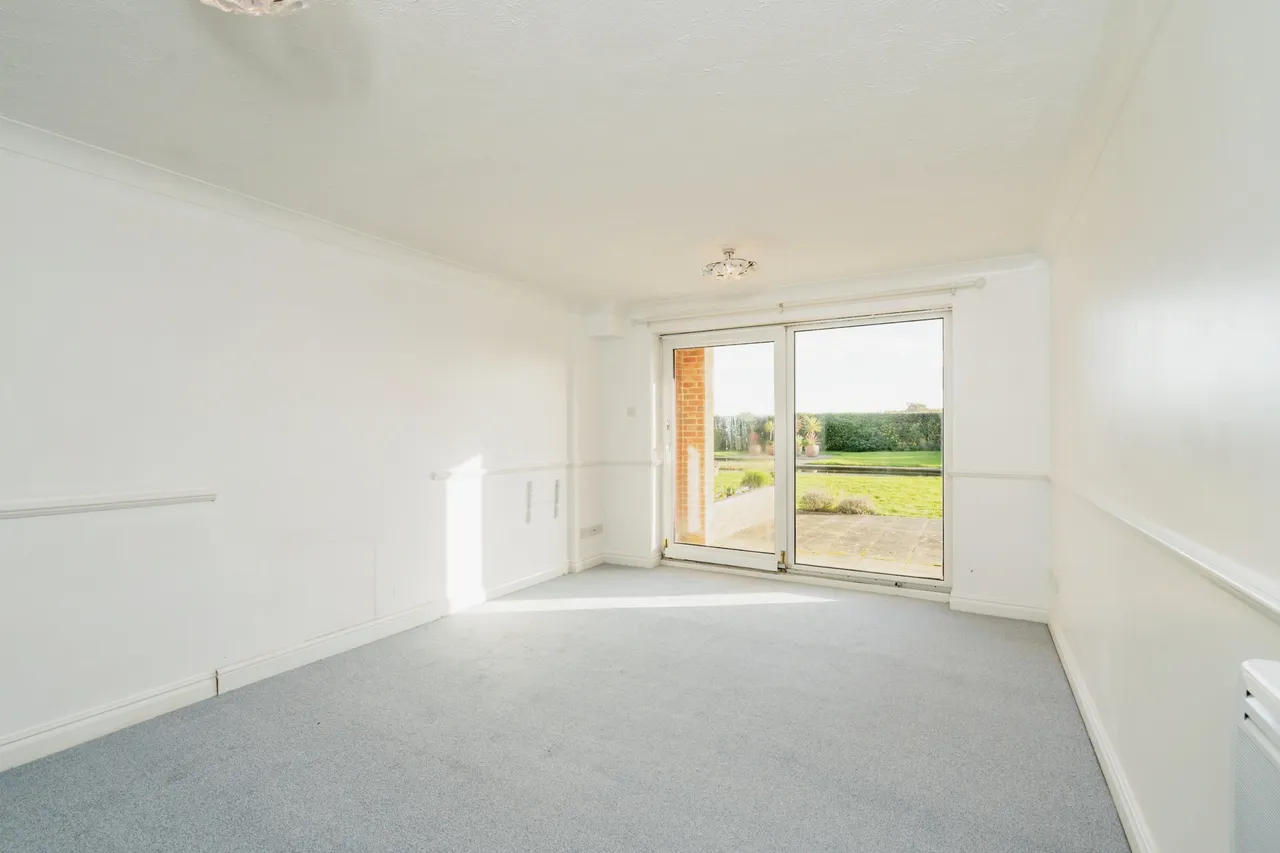 390 Sea Front, Hayling Island, photo 7
