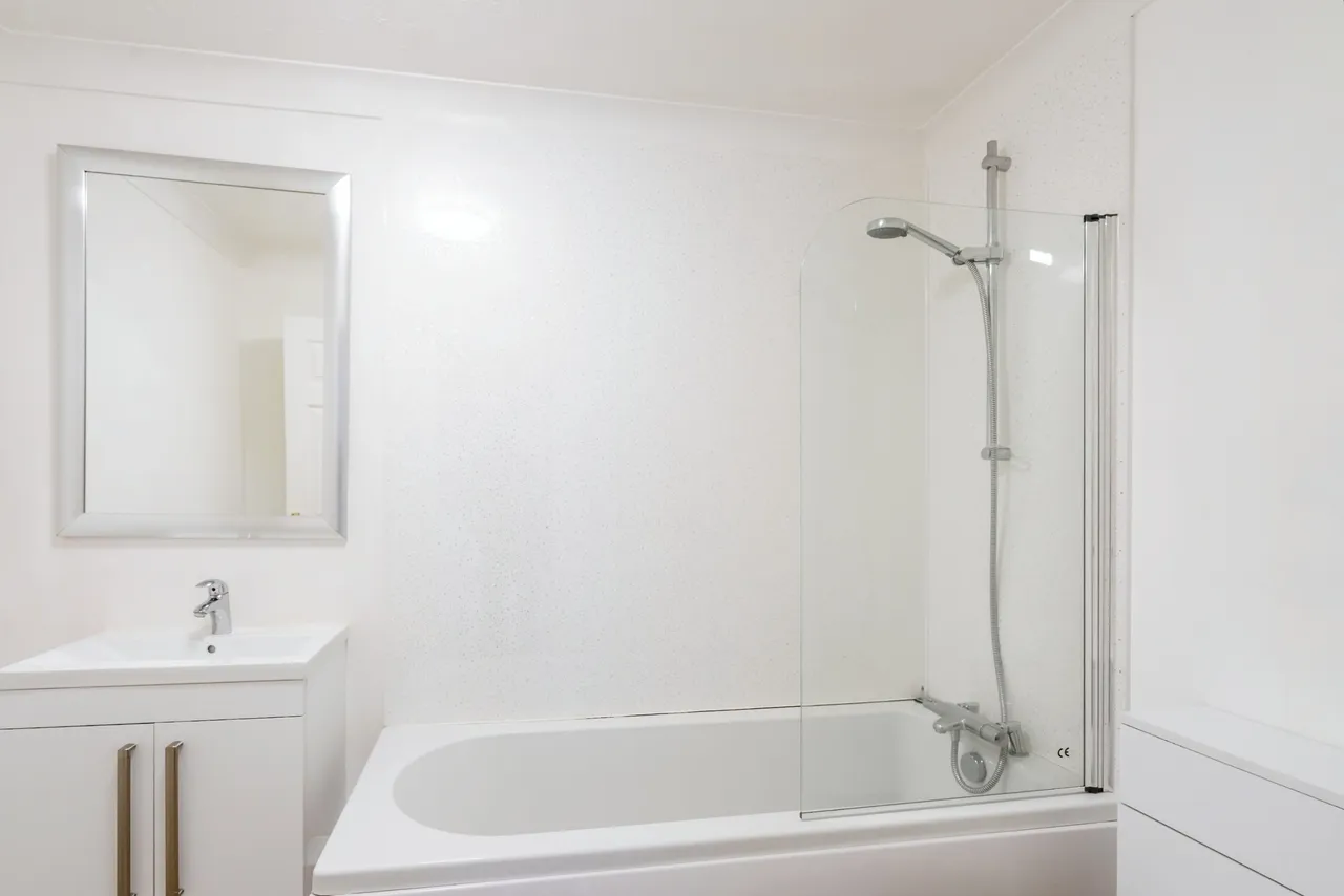 390 Sea Front, Hayling Island, photo 12