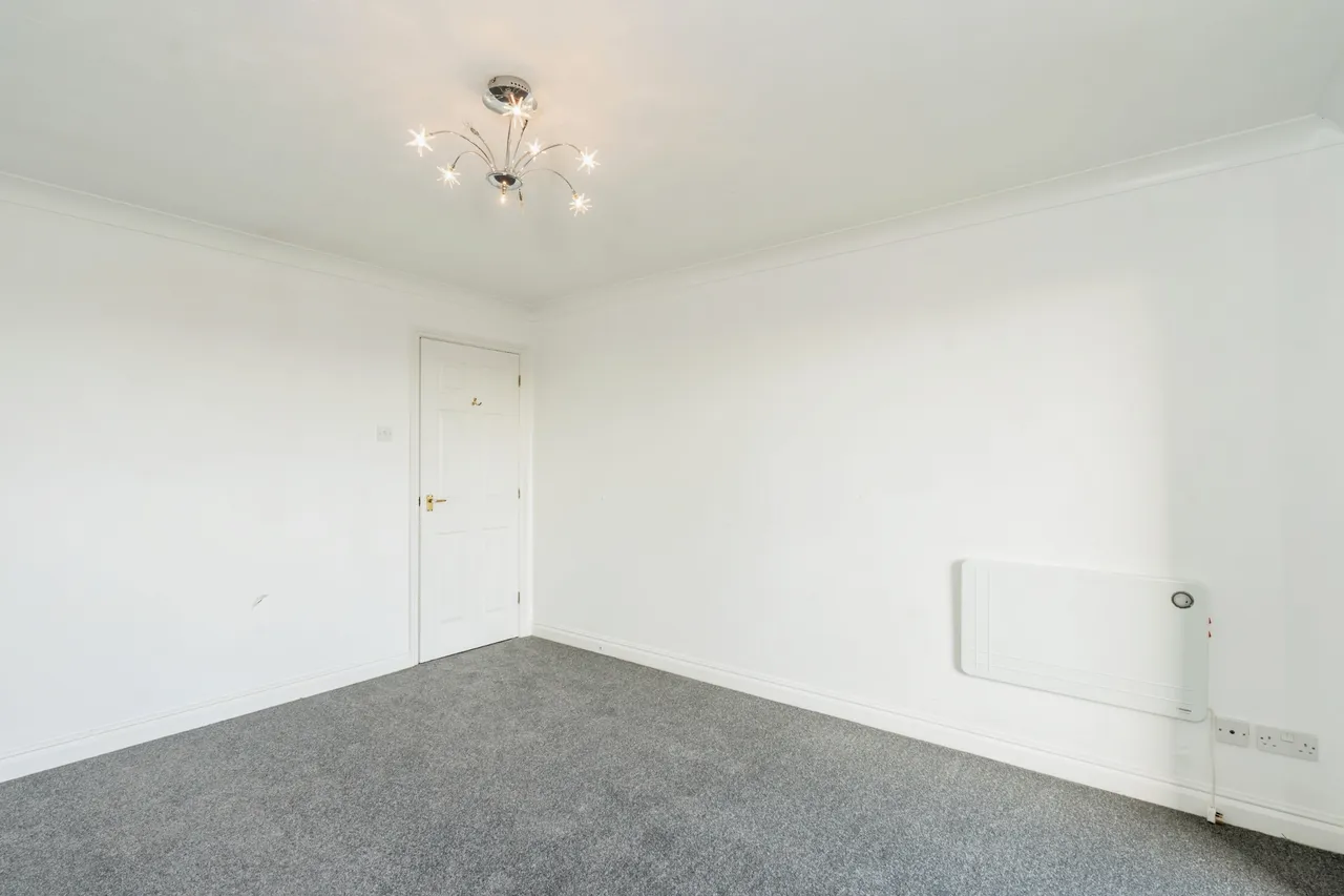 390 Sea Front, Hayling Island, photo 11