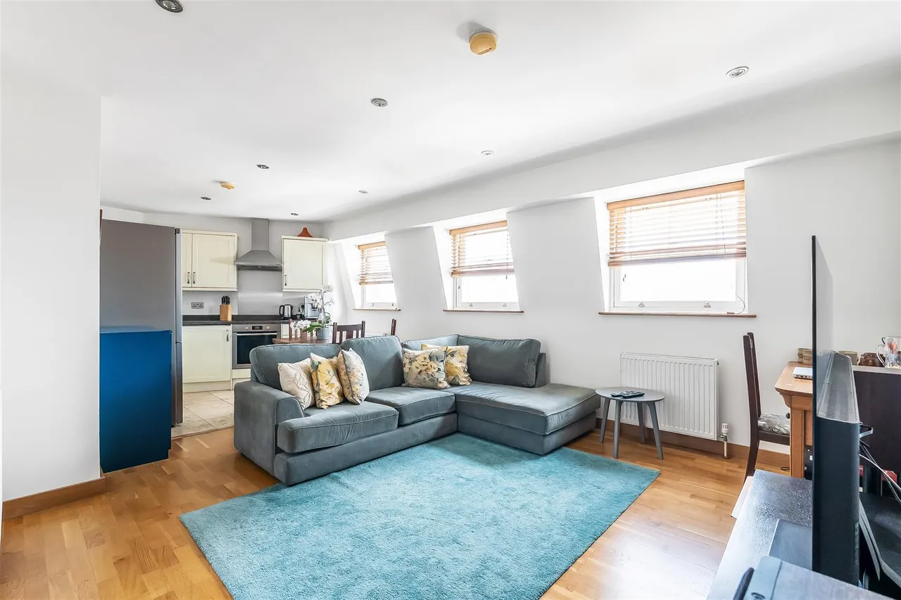 Elm Road, Leatherhead, KT22, photo 2