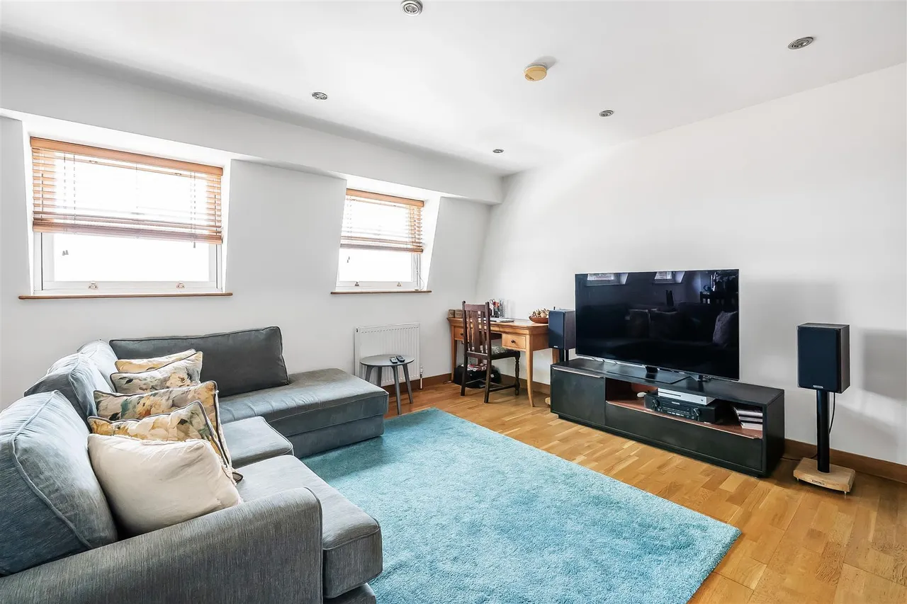 Elm Road, Leatherhead, KT22, photo 3