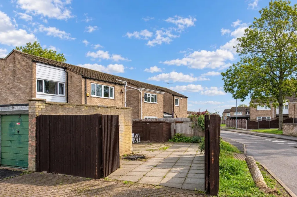 3 bed house for sale, Binbrook Walk, Corby