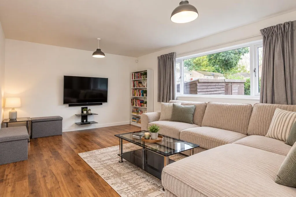 Binbrook Walk, Corby, photo 3