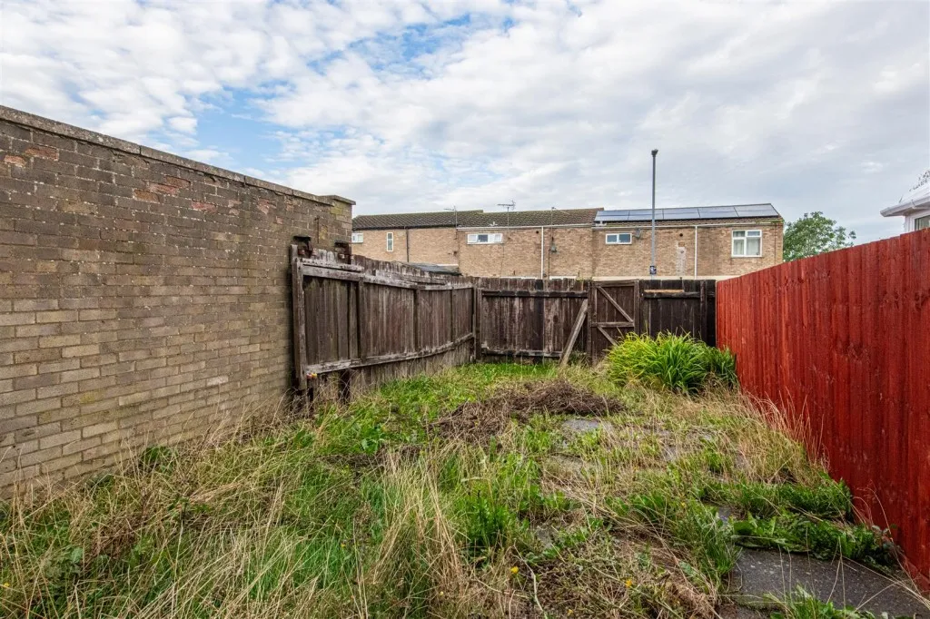 Binbrook Walk, Corby, photo 16