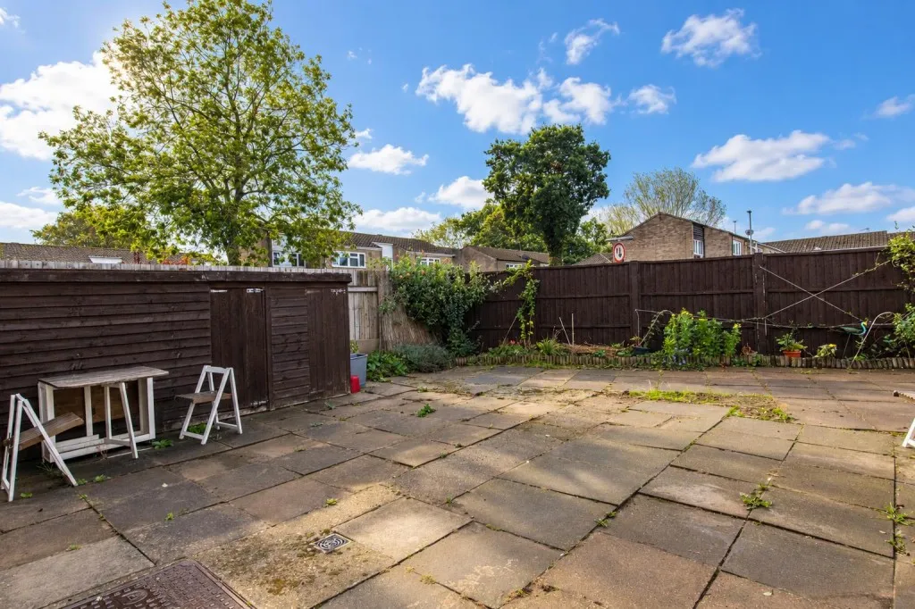 Binbrook Walk, Corby, photo 14