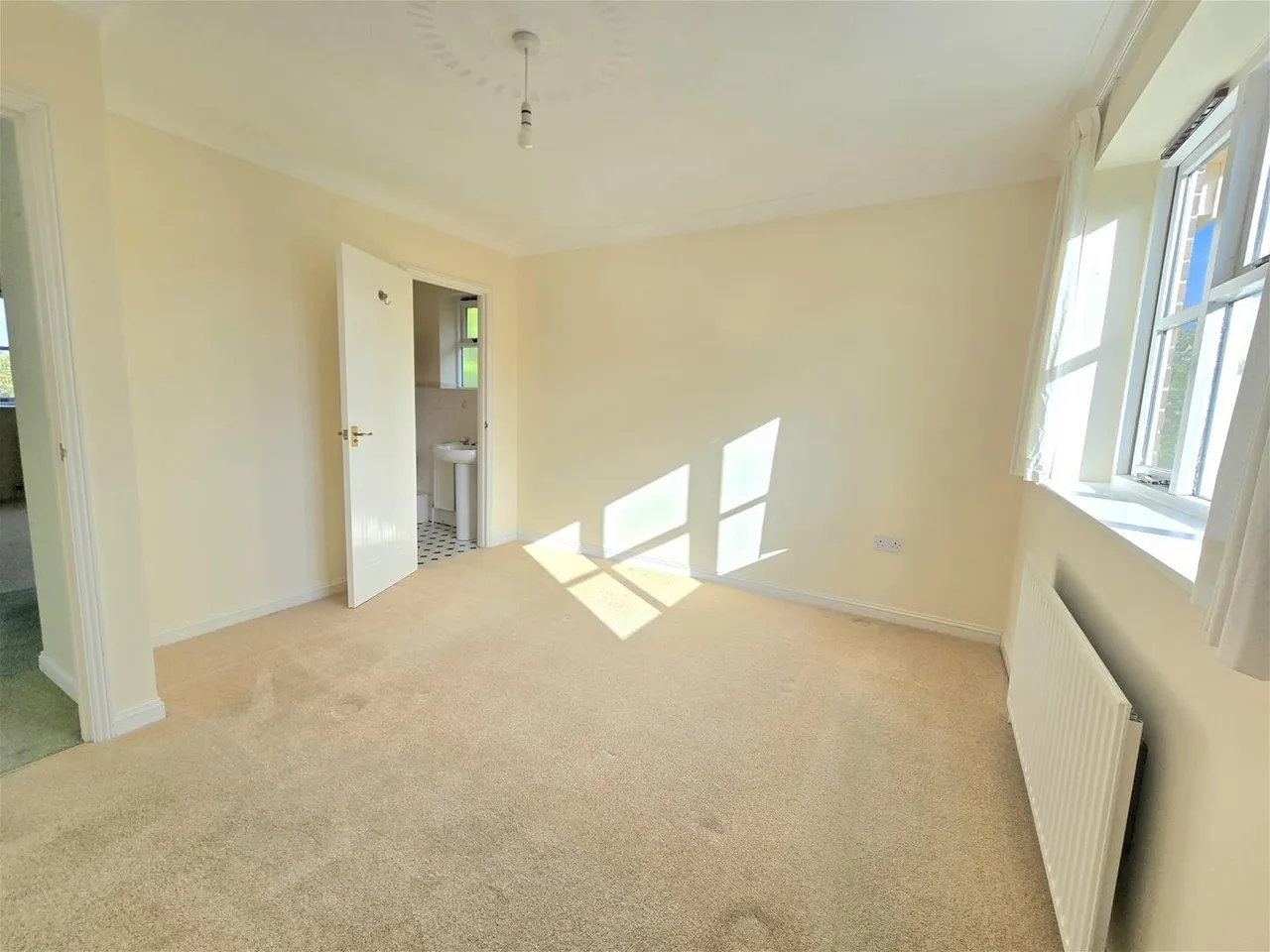 Selwood Close, Sturminster Newton, DT10, photo 7