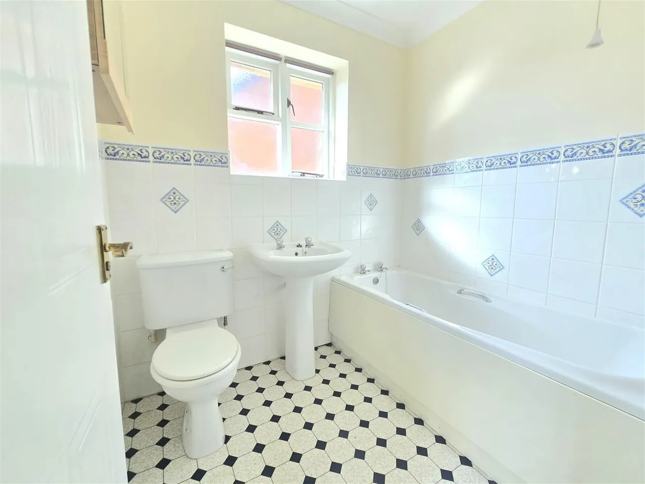 Selwood Close, Sturminster Newton, DT10, photo 11