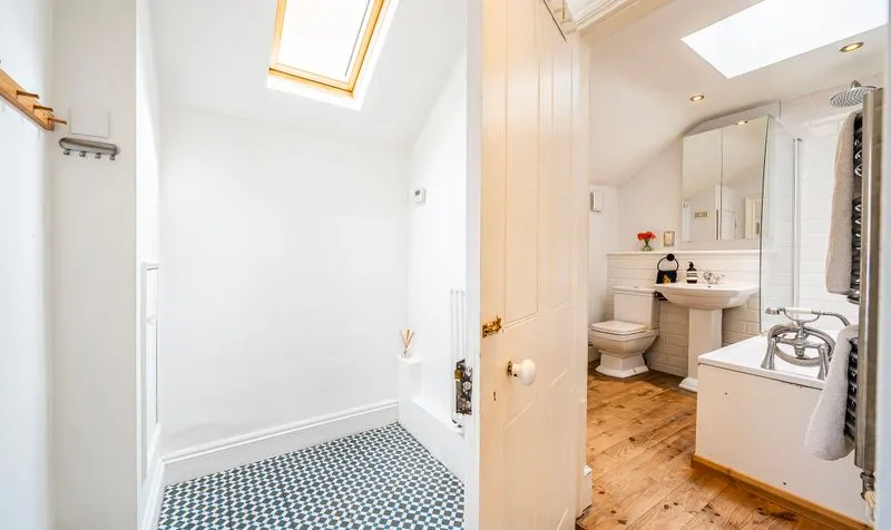 Victoria Place, Epsom, KT17, photo 11
