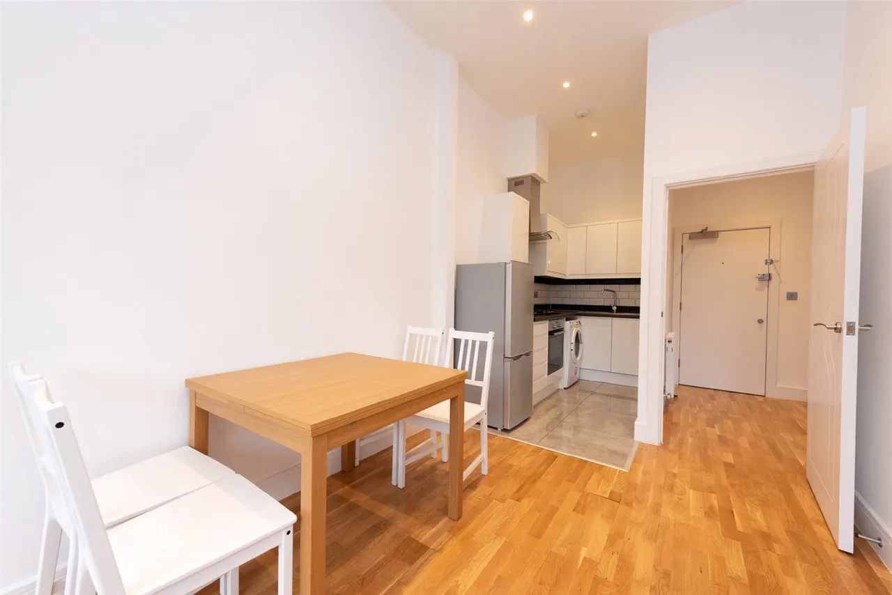 Harvest Crescent, Fleet, GU51, photo 6