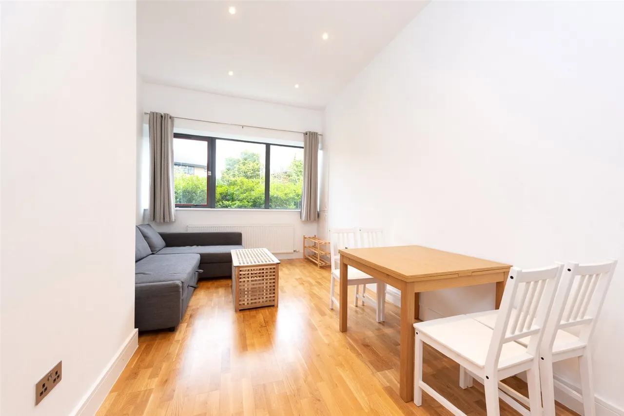 Harvest Crescent, Fleet, GU51, photo 2