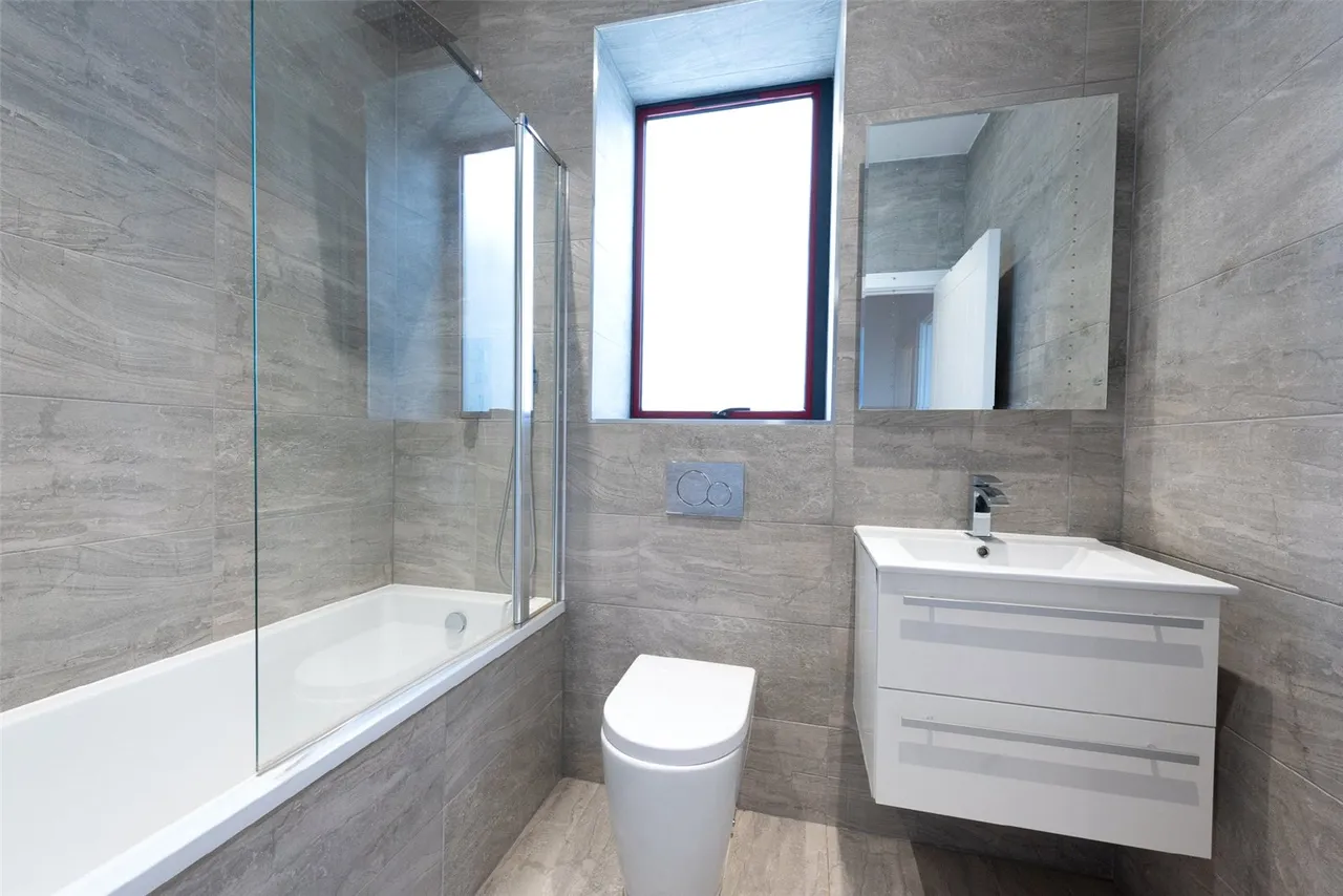 Harvest Crescent, Fleet, GU51, photo 5