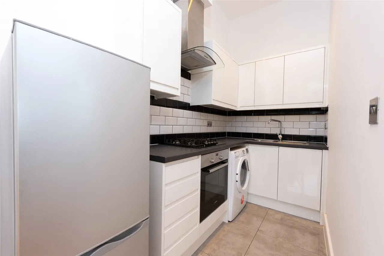 Harvest Crescent, Fleet, GU51, photo 7