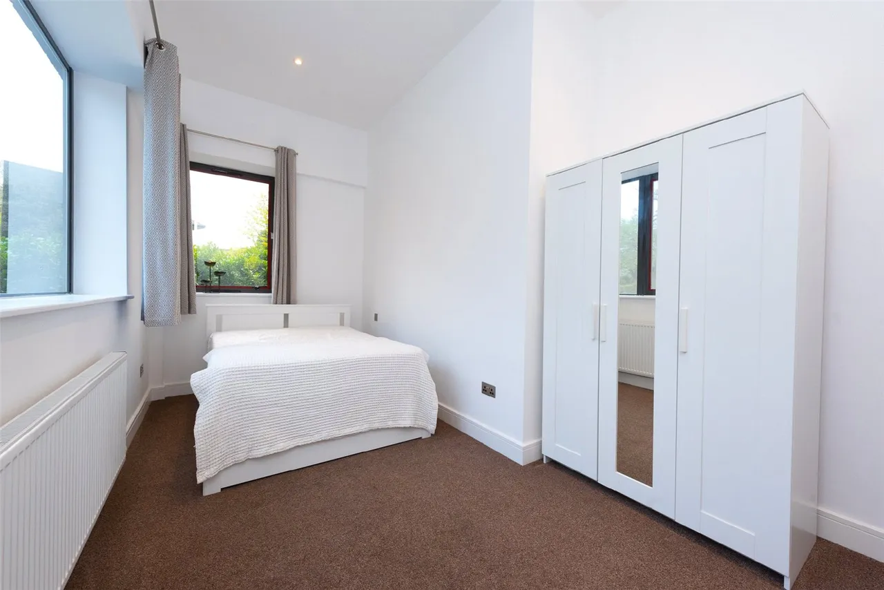 Harvest Crescent, Fleet, GU51, photo 4