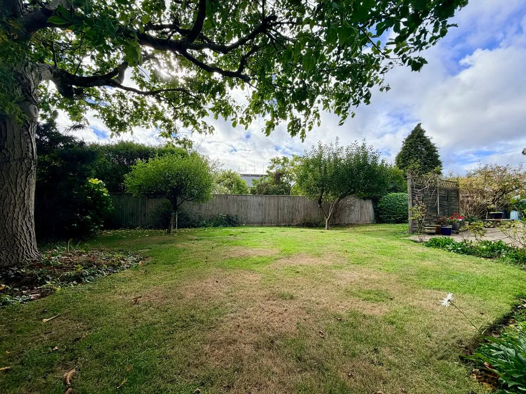 Woodlane Gardens, Flackwell Heath, HP10, photo 3